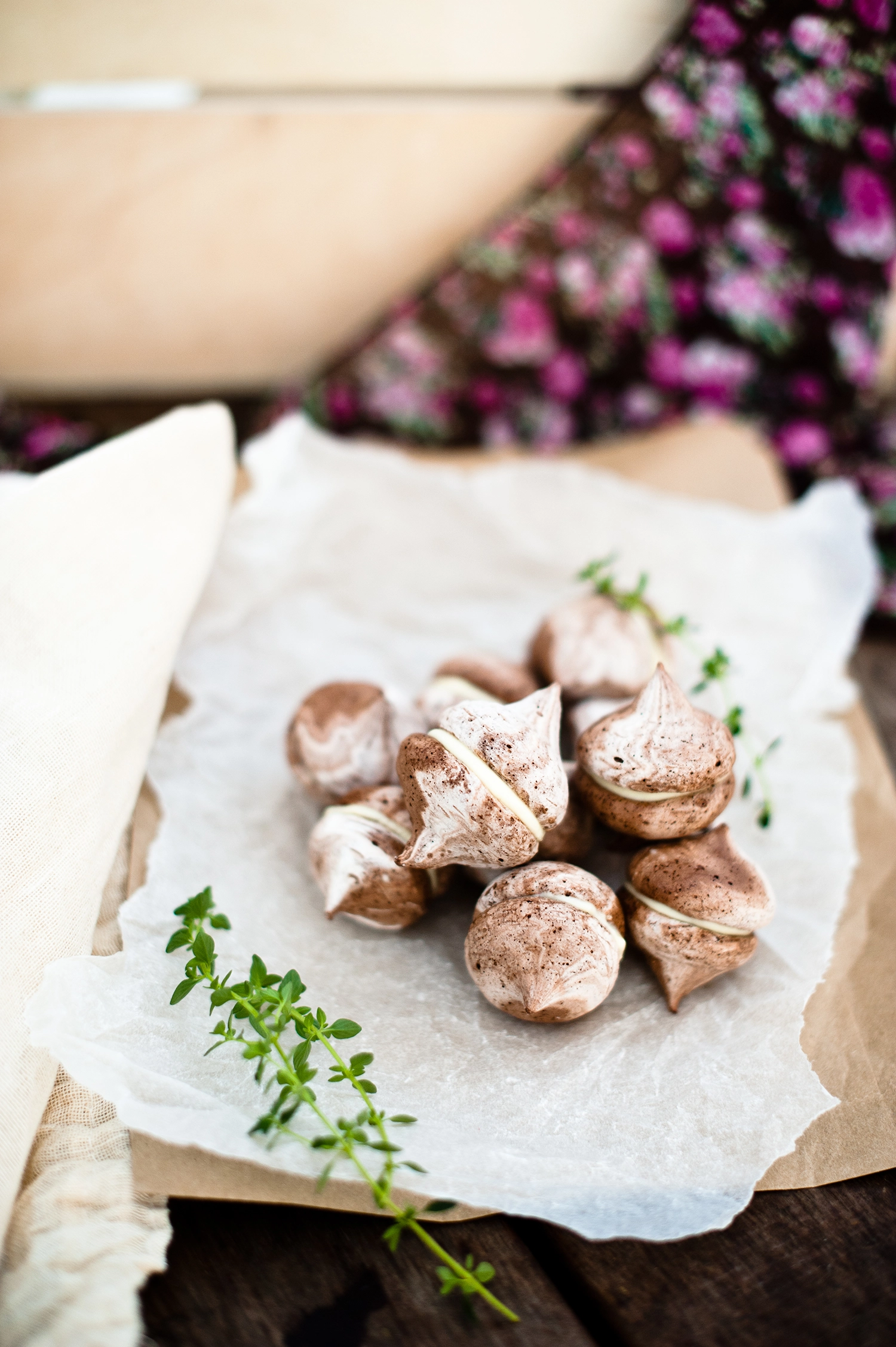 mini chocolate meringue kisses with chocolate ganache