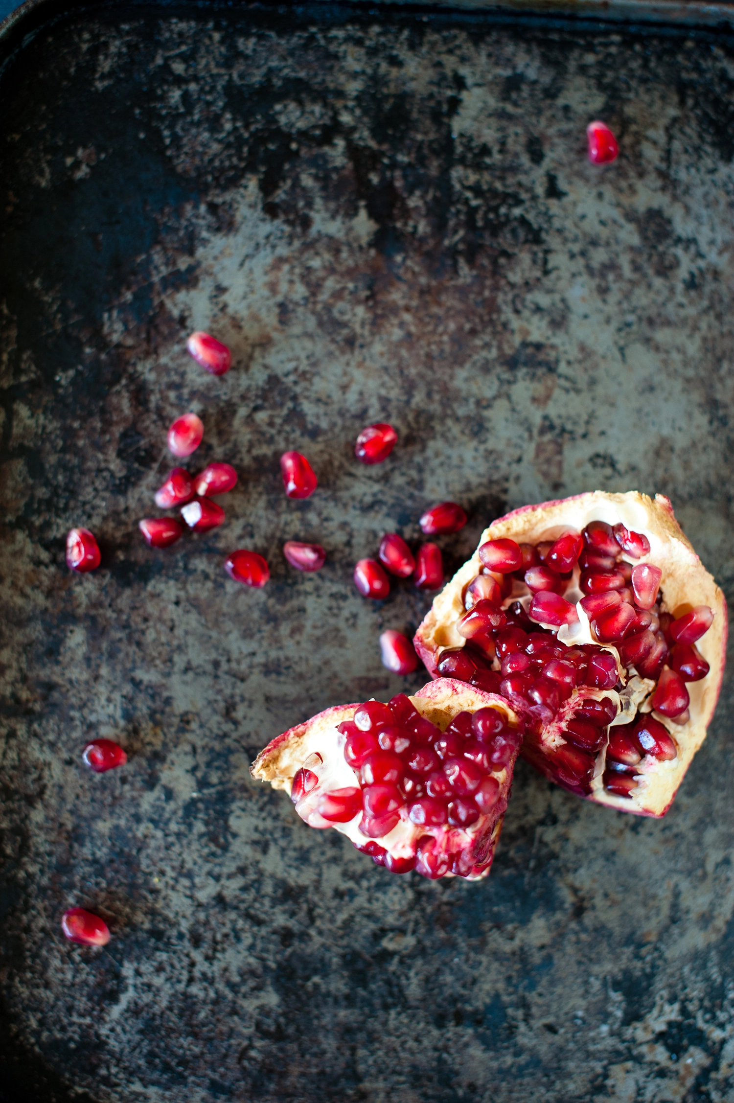 Creamy vanilla cinnamon chia pudding layered with coconut cashew cream, roasted plums, mango and pomegranate. A healthy gluten-free, dairy-free vegan breakfast perfect for meal prep.