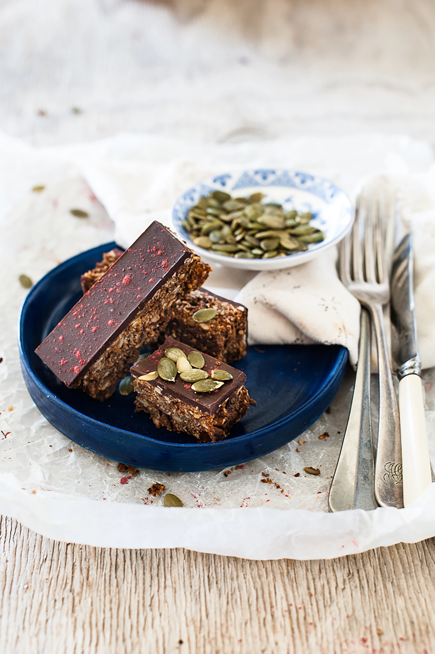 A healthy seed and date muesli slice that’s nut free, dairy free and refined sugar free. Perfect for lunchboxes, snacks and growing appetites.