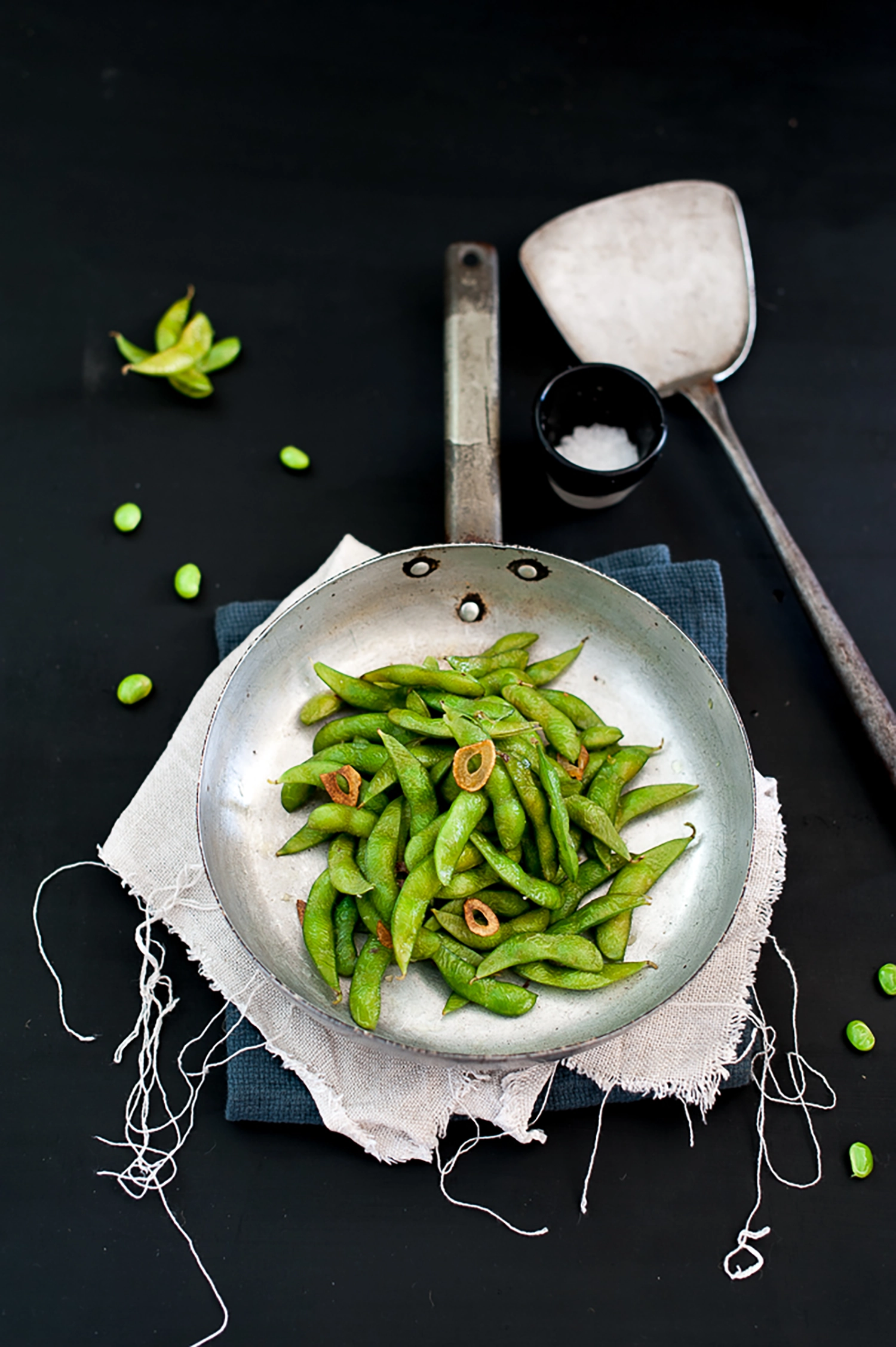 Quick and easy edamame in garlic oil — a high-protein, gluten free snack ready in 7 minutes. Perfect as a healthy side dish or lunch box addition.