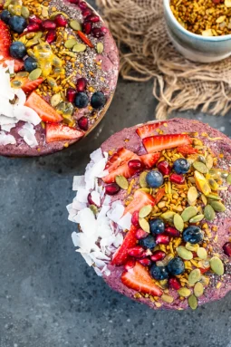 A creamy, breakfast smoothie bowl packed with protein, cinnamon and avocado. Low in sugar, high in nourishment — the perfect healthy summer breakfast.