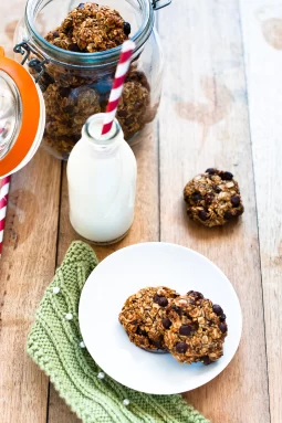 oaty banana & choc chip cookies