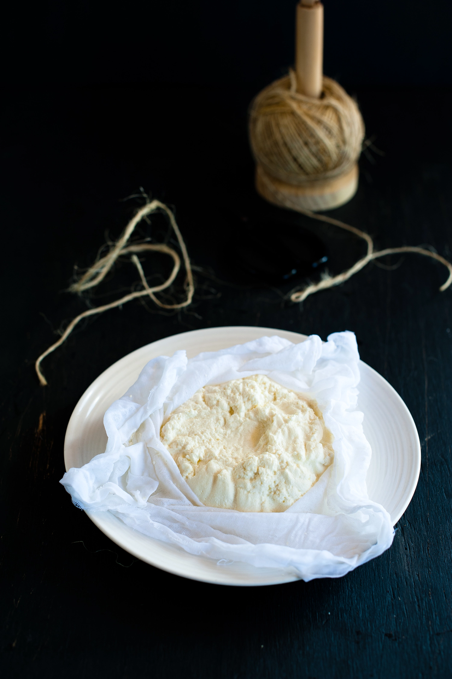 hanging homemade ricotta, creamy, gluten free, 10 minute recipe.